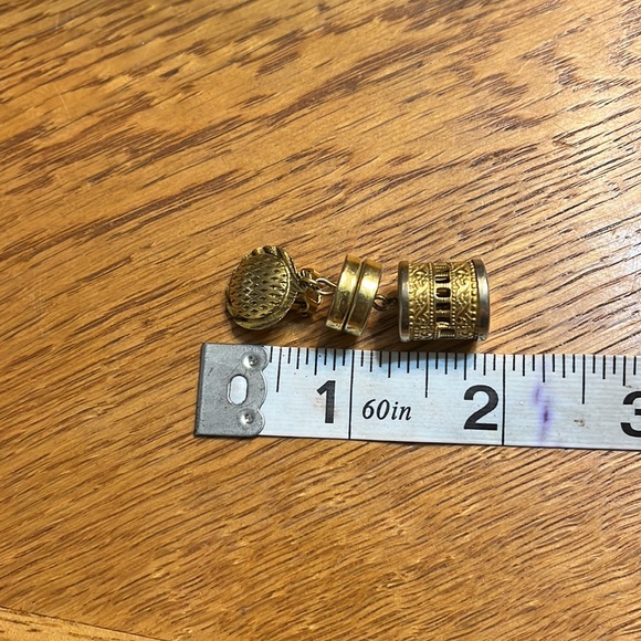 Vintage Gold Tone Freirich Dangle Earrings - Picture 2 of 3